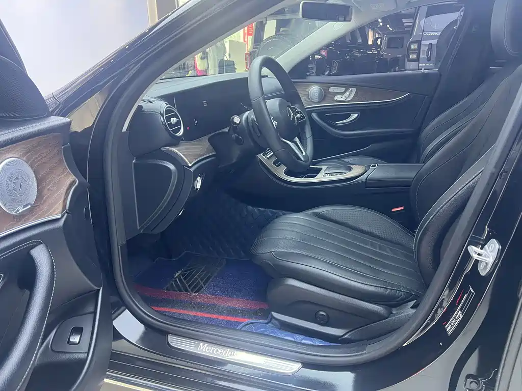 Mercedes-Benz E-Class — миниатюра 4