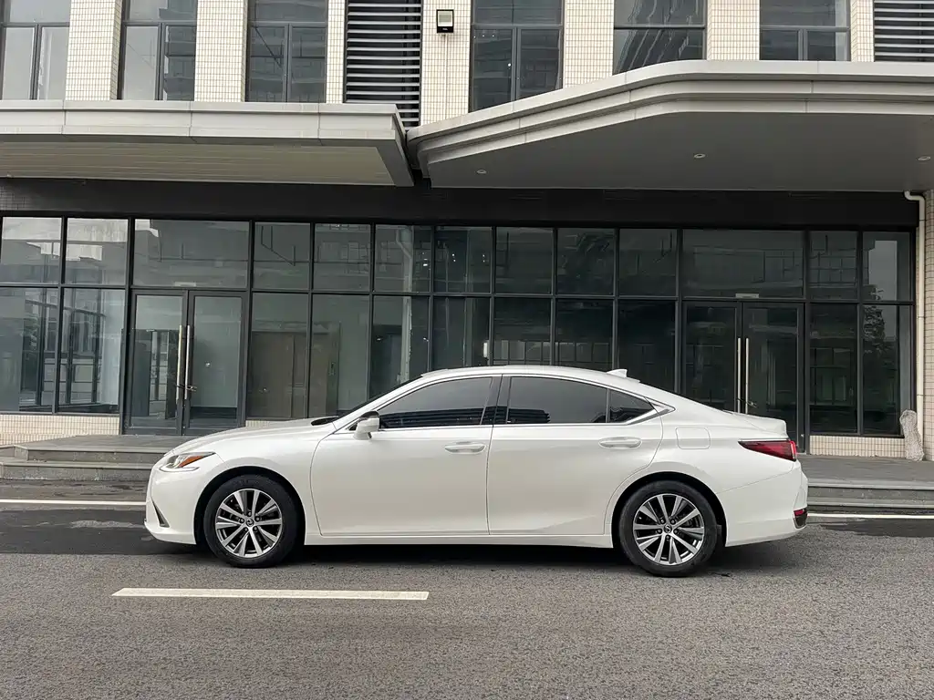 Lexus ES — миниатюра 4