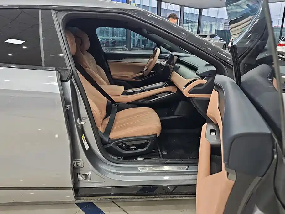 BYD L EV — миниатюра 8