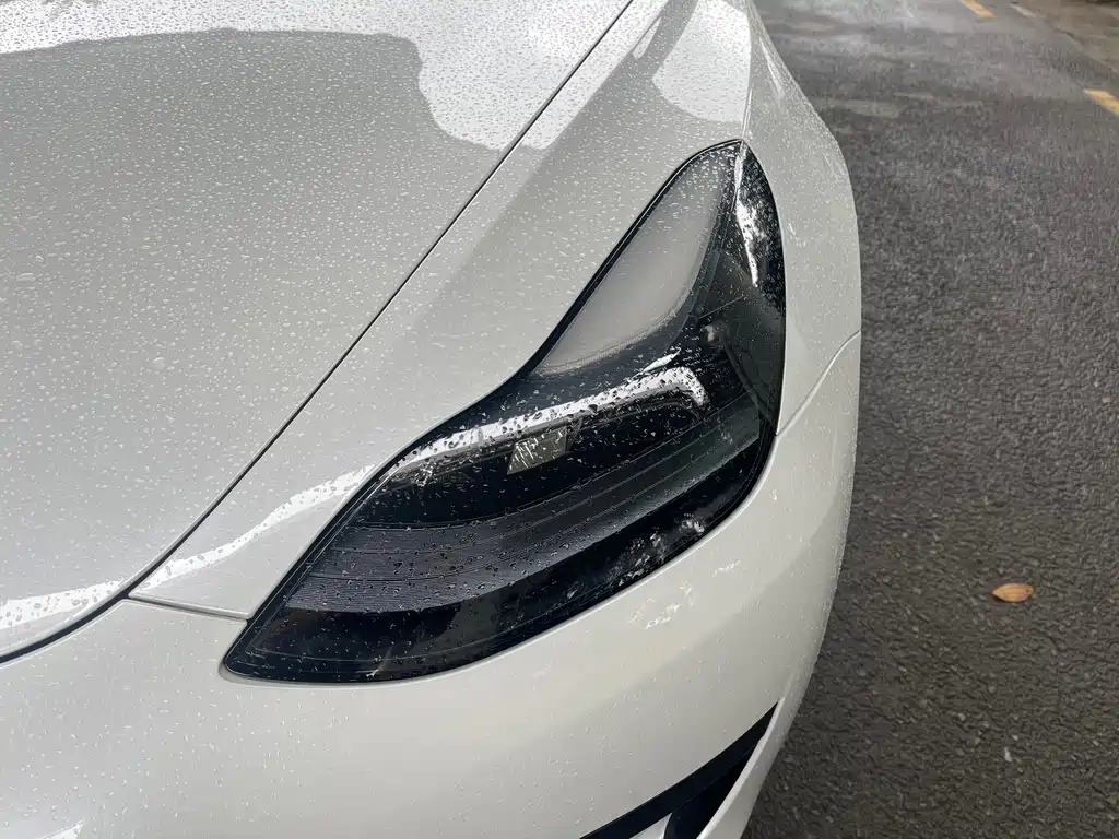 Tesla Model 3 — миниатюра 12
