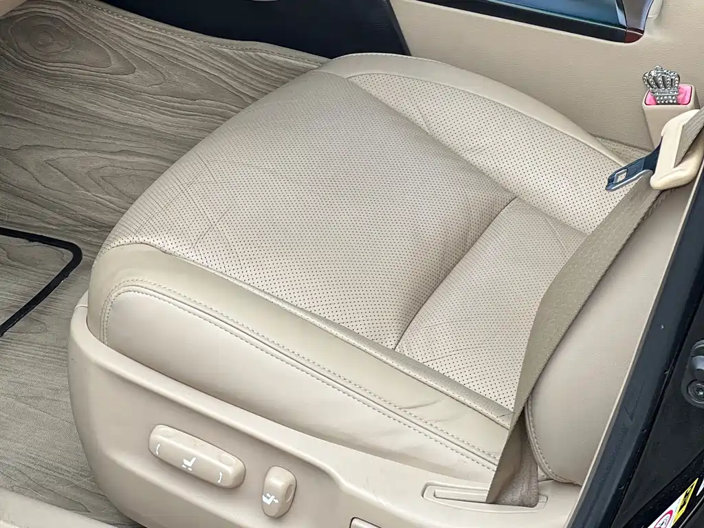 Toyota Crown — миниатюра 3