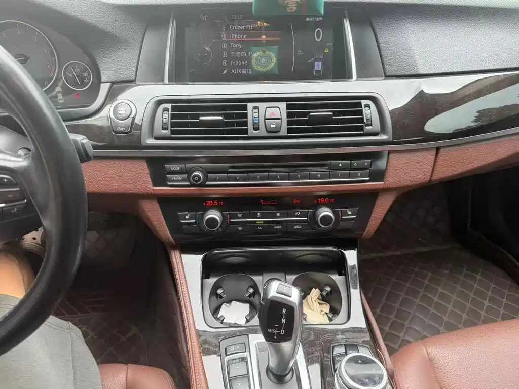 BMW 5 Series — миниатюра 11