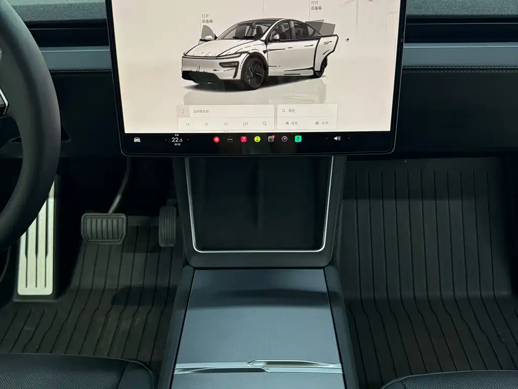 Tesla Model Y — миниатюра 10