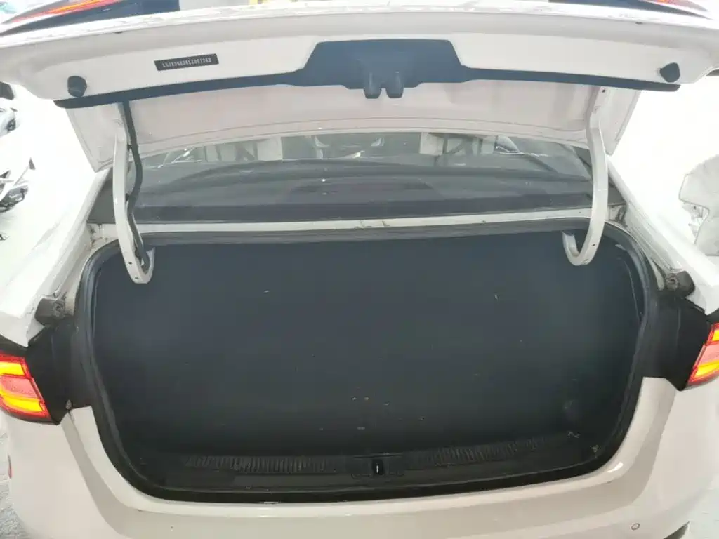 Roewe i5 — миниатюра 19