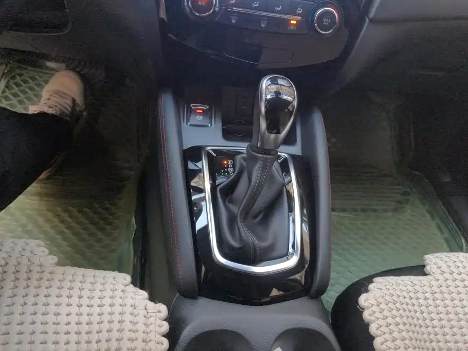 Nissan Qashqai — миниатюра 16