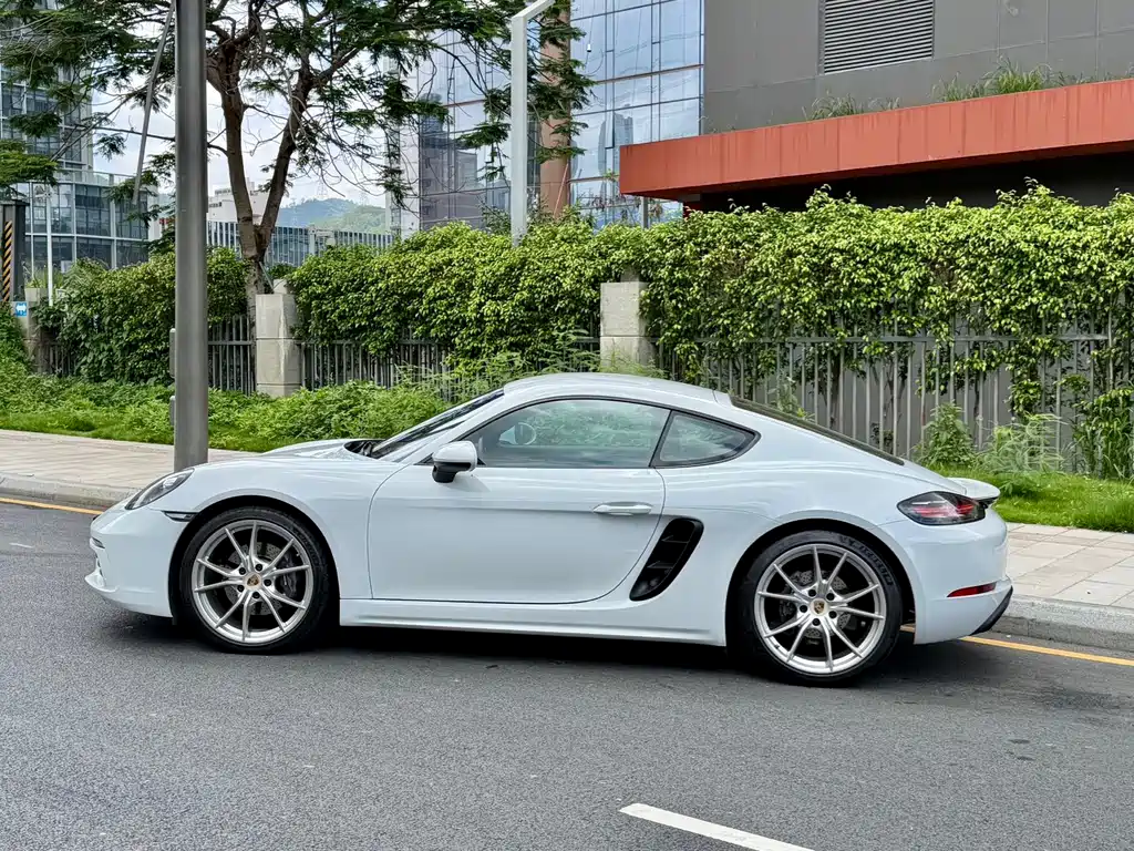 Porsche 718 2020 Cayman 2.0T