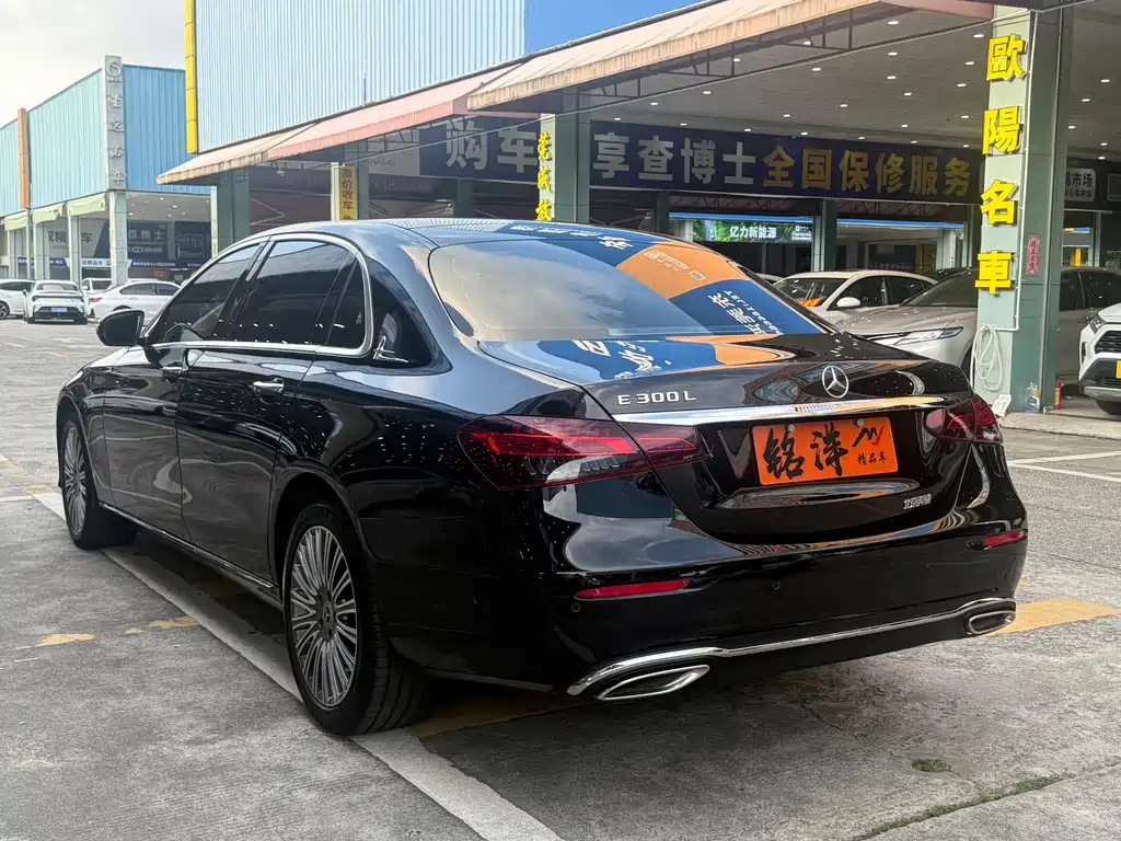 Mercedes-Benz E-Class — миниатюра 9