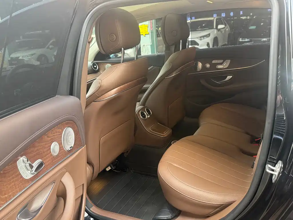 Mercedes-Benz E-Class — миниатюра 5