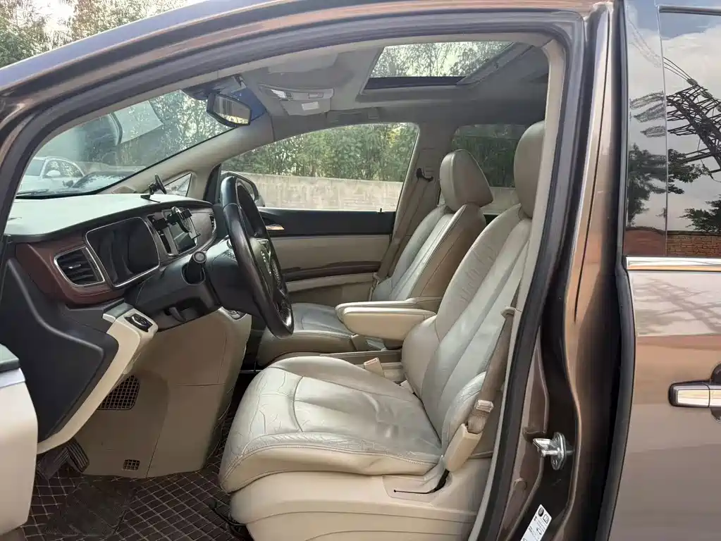 Buick GL8 — миниатюра 3