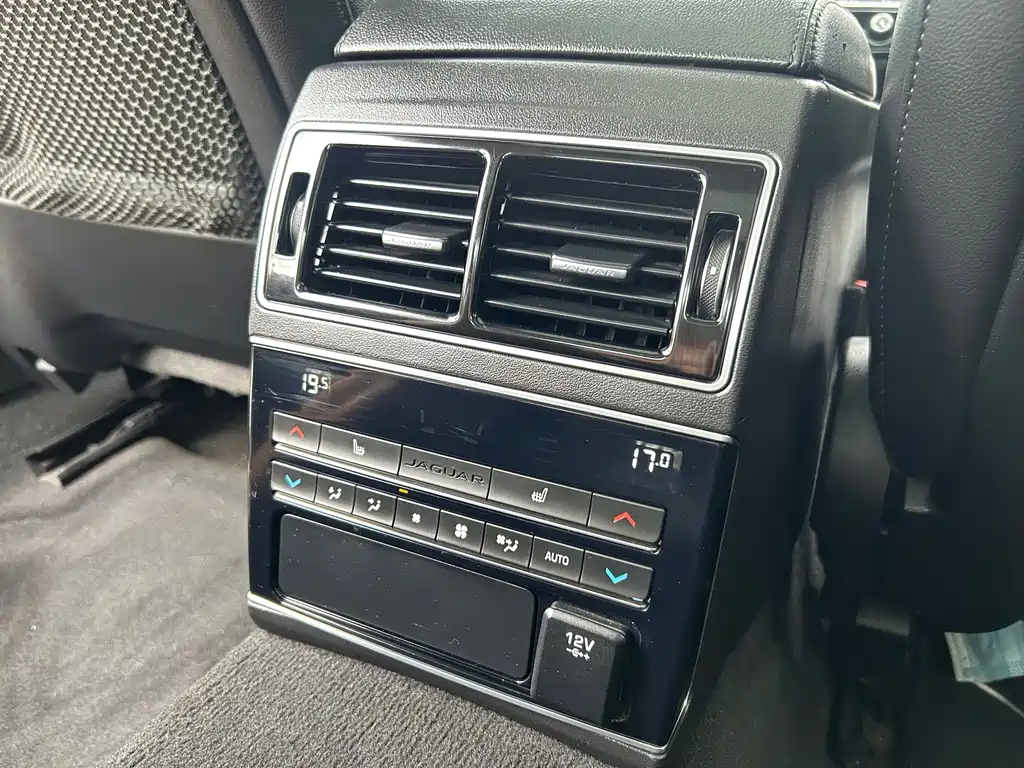 Jaguar XFL — миниатюра 6
