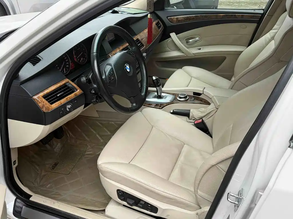 BMW 5 Series — миниатюра 10