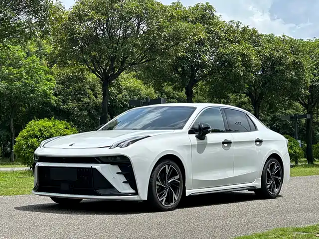 2023 Lynk & Co 03