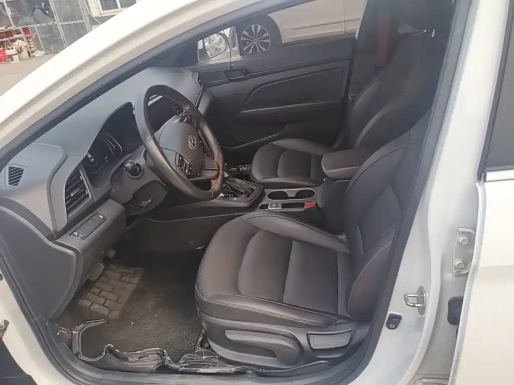 Hyundai Elantra — миниатюра 15