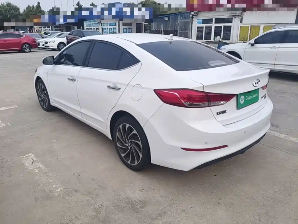 Hyundai Elantra — миниатюра 5