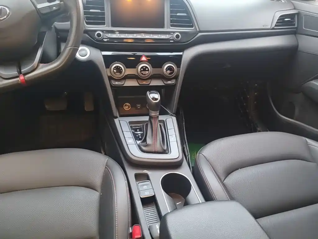 Hyundai Elantra — миниатюра 14