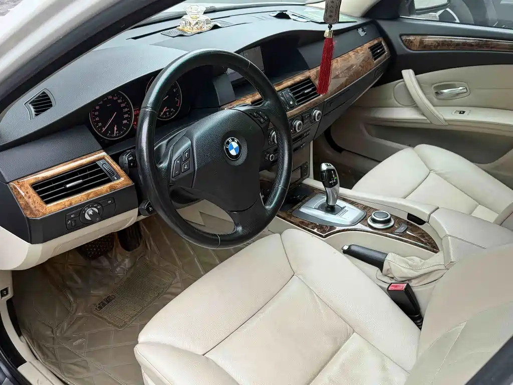 BMW 5 Series — миниатюра 7
