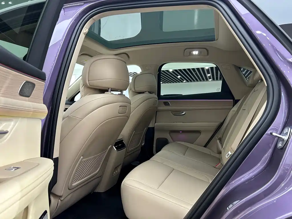 AITO ASK THE WORLD M5