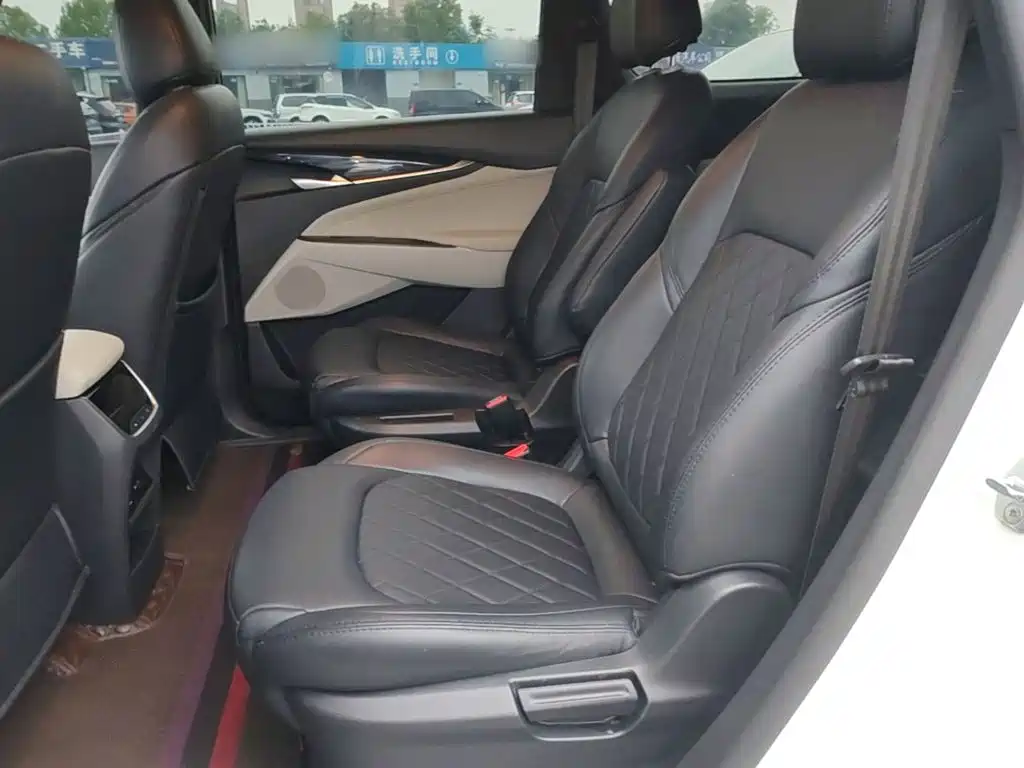 MAXUS Euniq 5 — миниатюра 17
