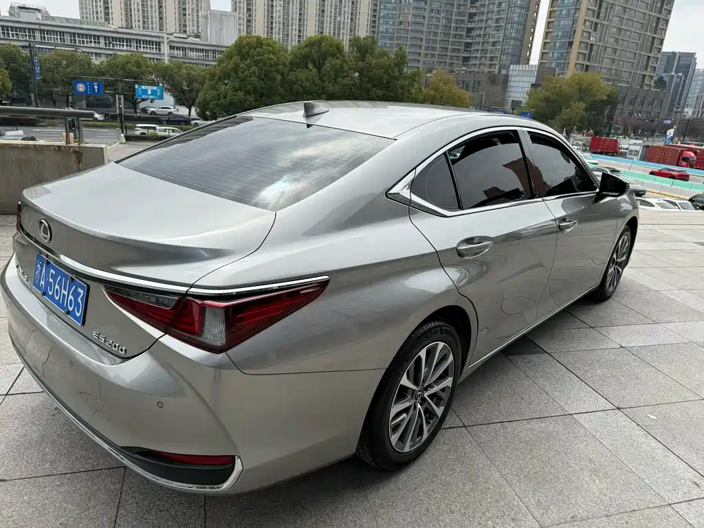 LEXUS ES