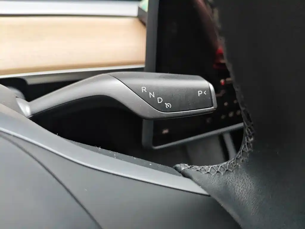 Tesla Model 3 — миниатюра 7