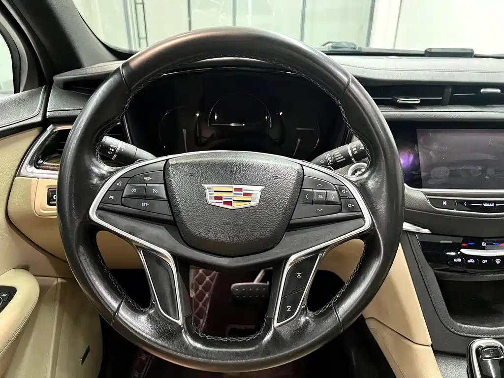 Cadillac XT5 — миниатюра 6