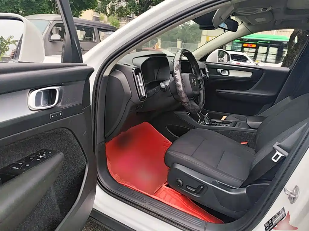 Volvo XC40 — миниатюра 16