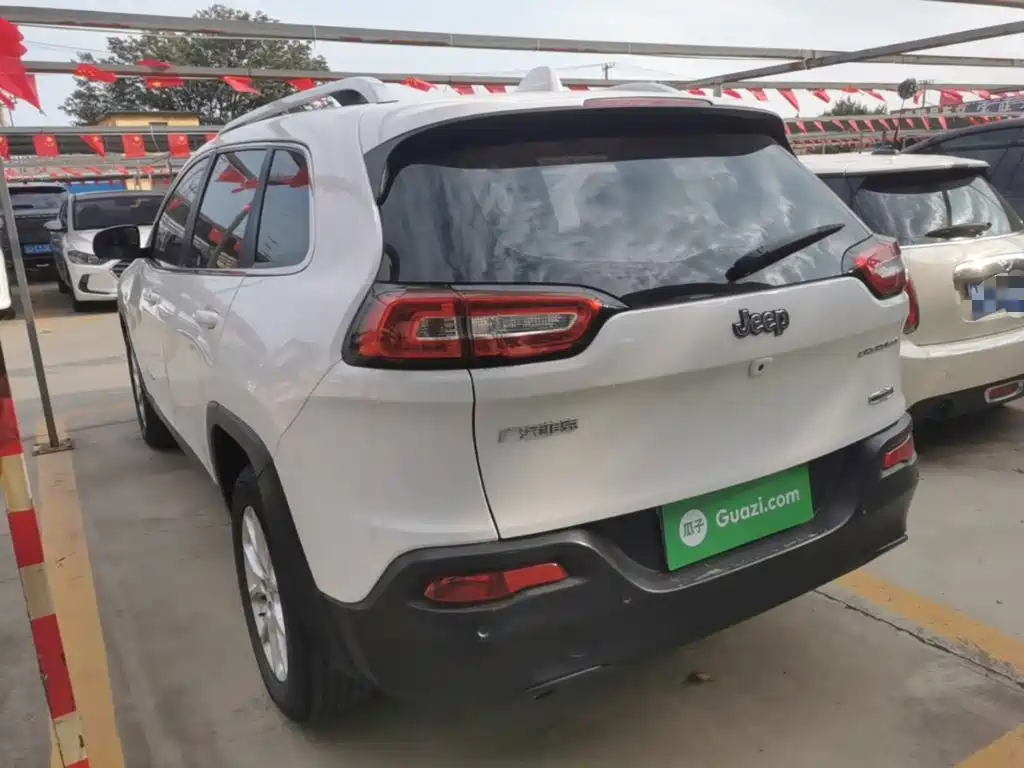 Jeep Cherokee — миниатюра 5