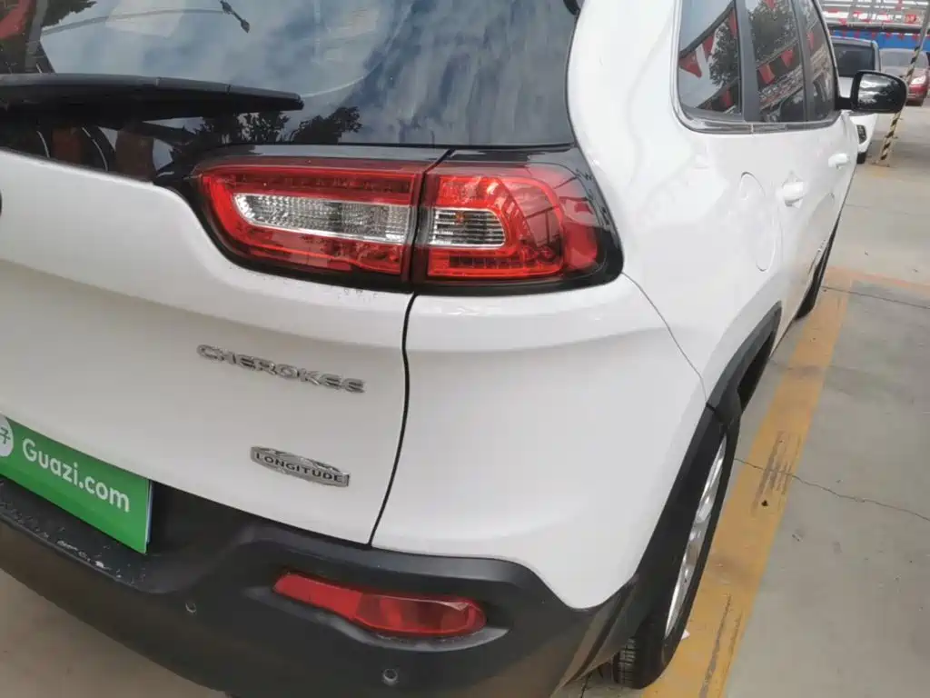Jeep Cherokee — миниатюра 8
