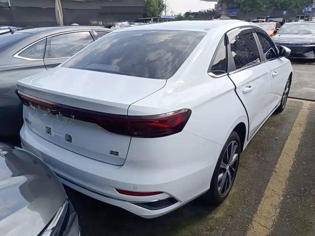 Geely Emgrand — миниатюра 16
