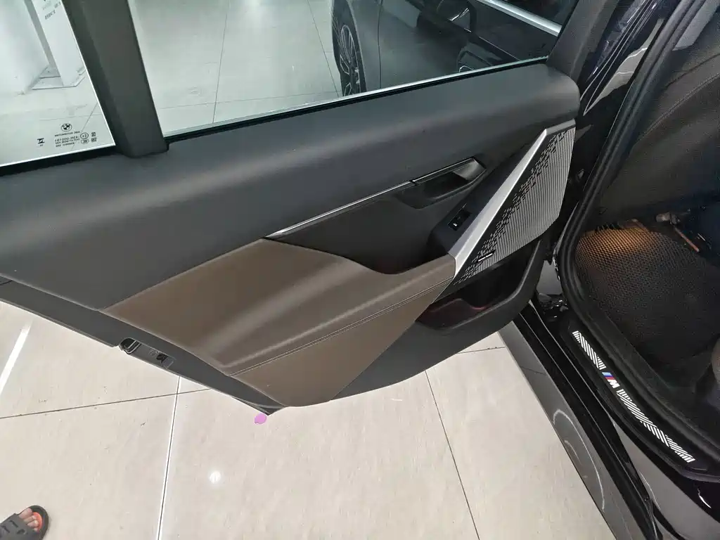 BMW 5 Series — миниатюра 7