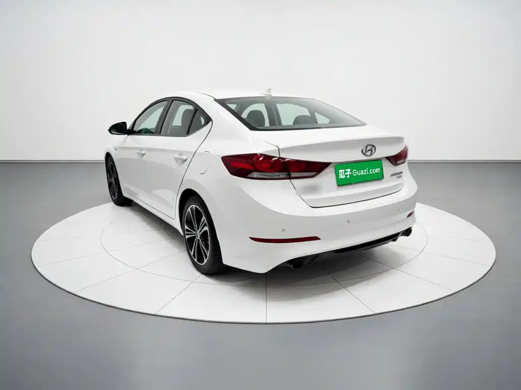 Hyundai Elantra — миниатюра 4