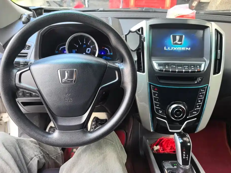 Luxgen U6 — миниатюра 12