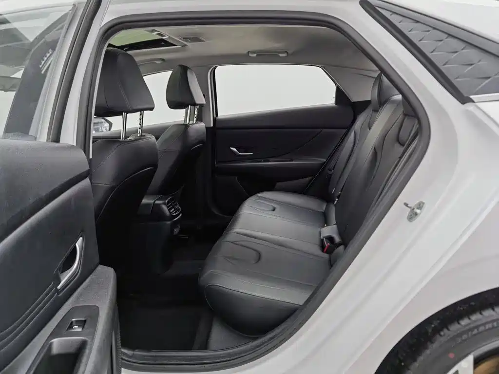 Hyundai Elantra — миниатюра 15