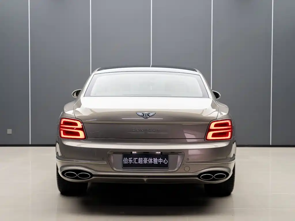 Bentley Flying Spur PHEV — миниатюра 7