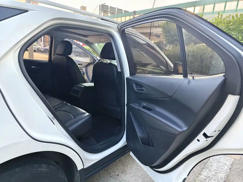 Chevrolet Equinox — миниатюра 10