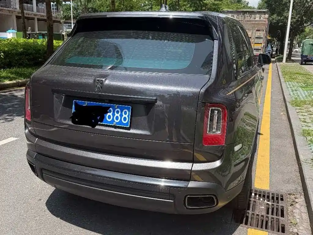 Rolls-Royce Cullinan 2018 мест