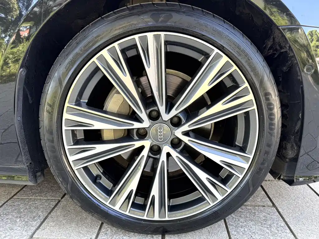 Audi A6L — миниатюра 10