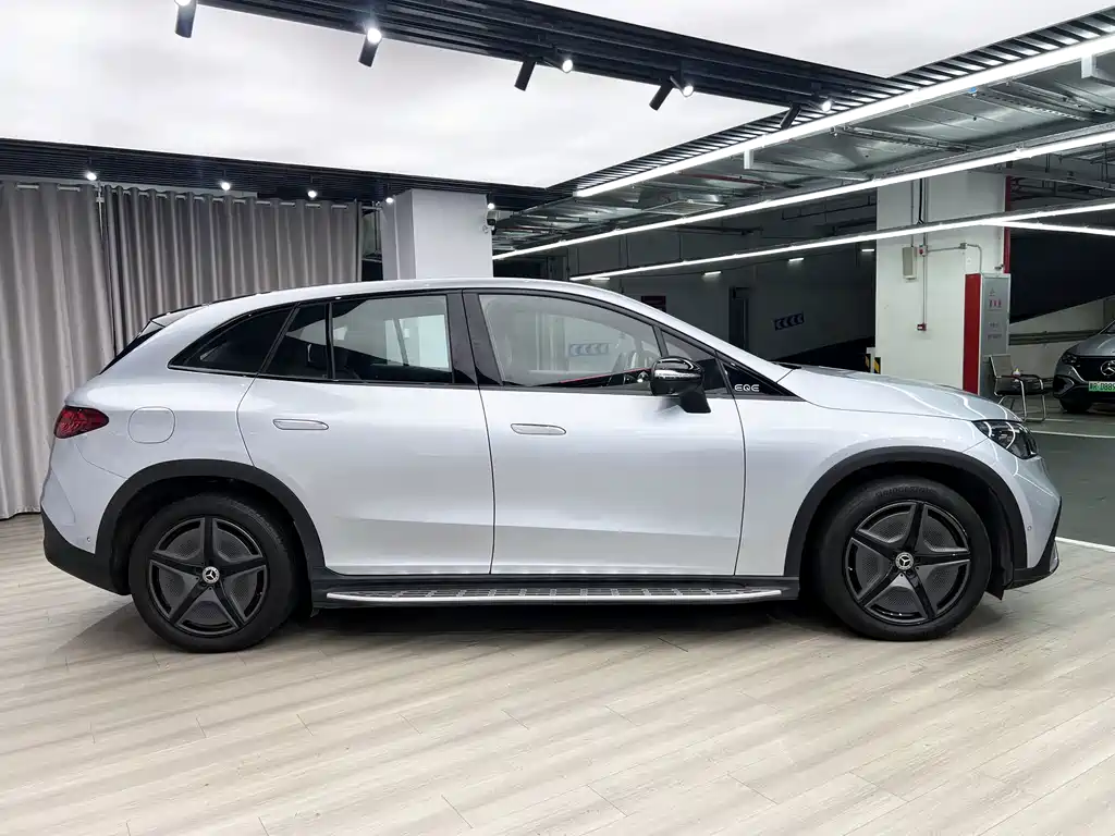 Mercedes-Benz EQE SUV — миниатюра 5