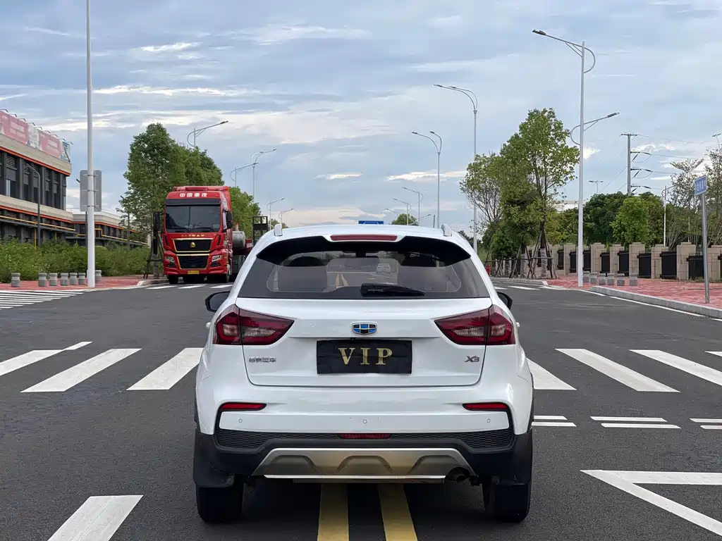 Geely Vision X3 — миниатюра 8