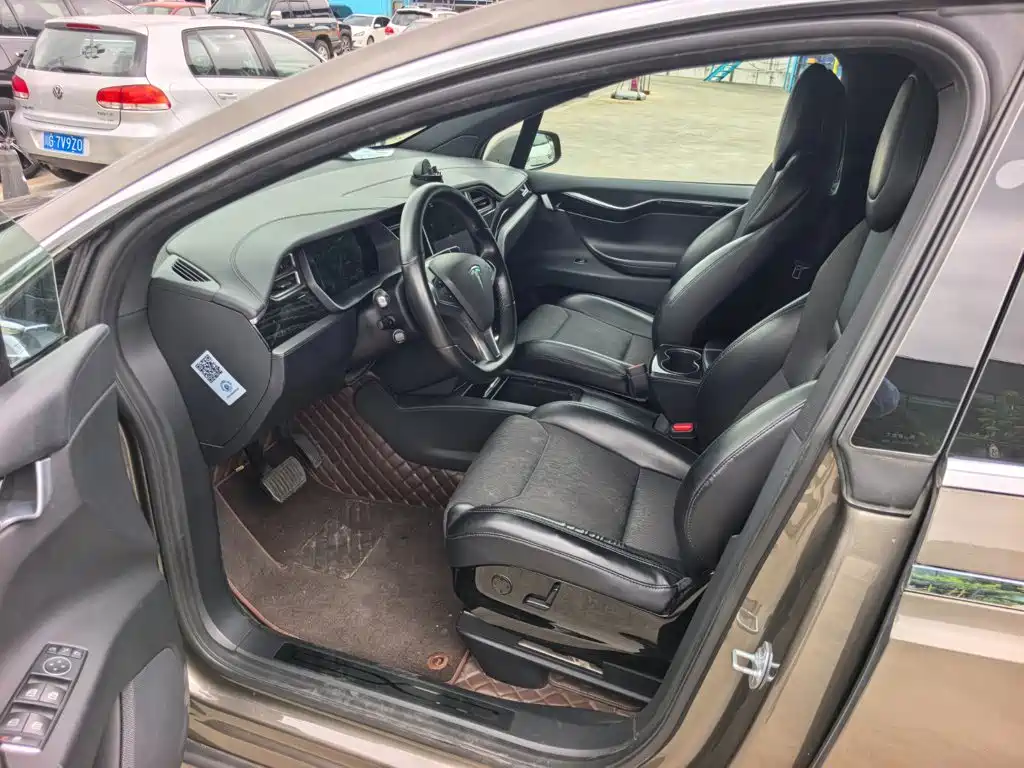 Tesla Model X — миниатюра 9