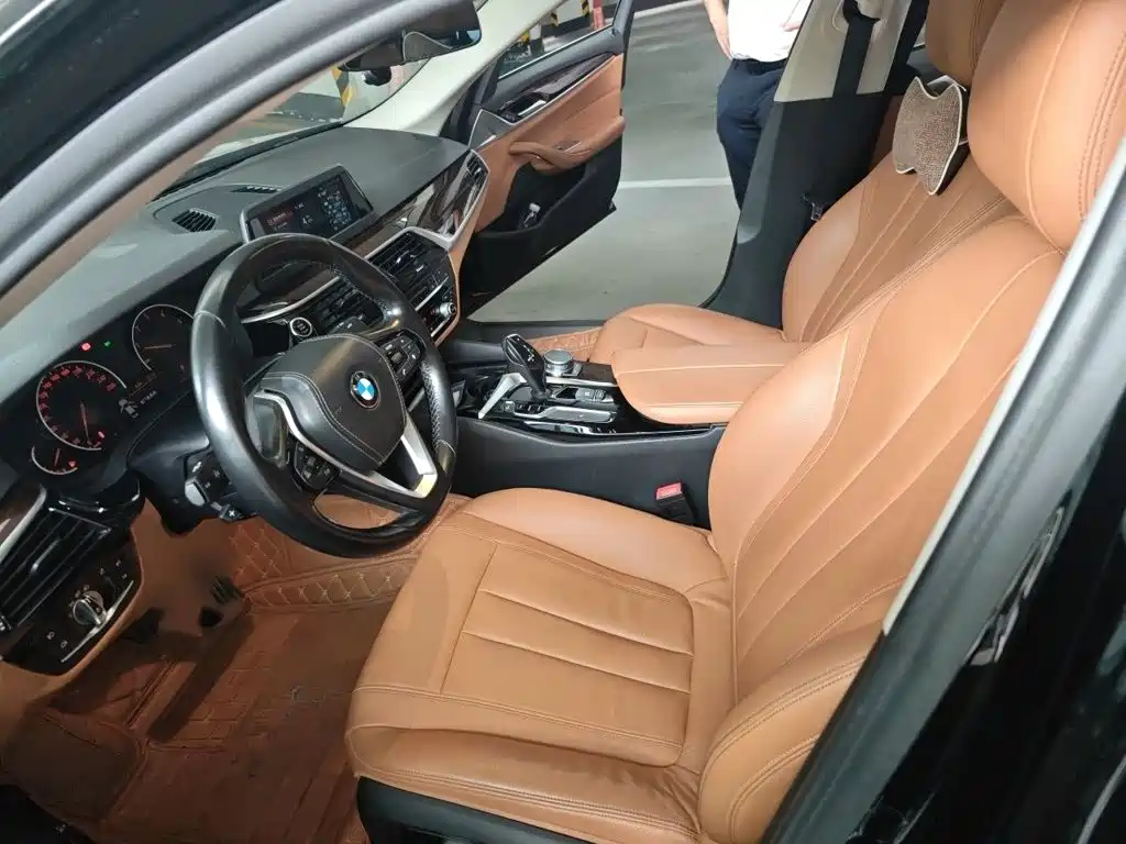 BMW 5 Series — миниатюра 8