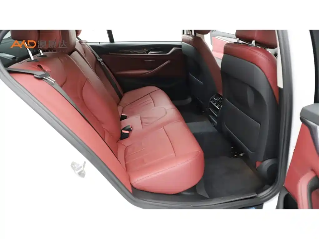 BMW 5 Series — миниатюра 8