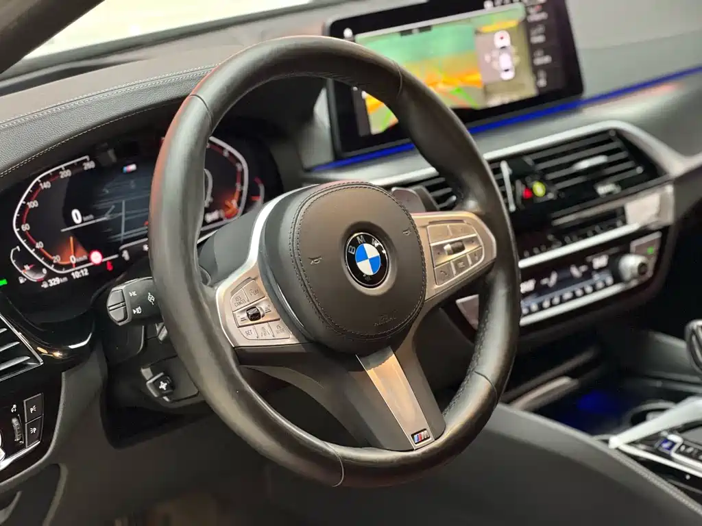 BMW 5 Series — миниатюра 7