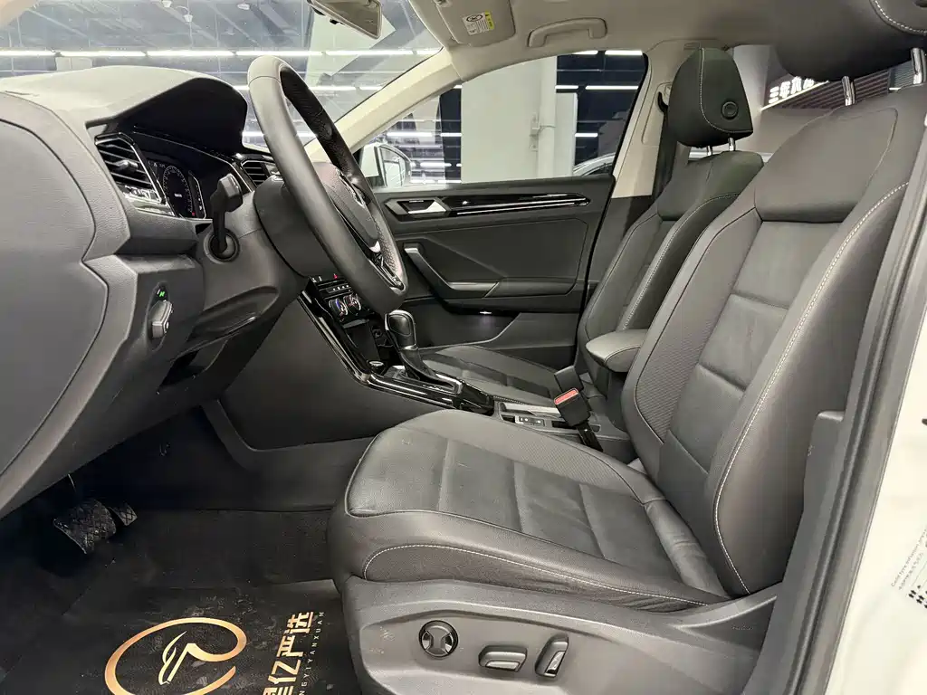 Volkswagen T-Roc — миниатюра 14