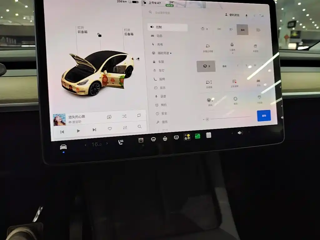 Tesla Model Y — миниатюра 13