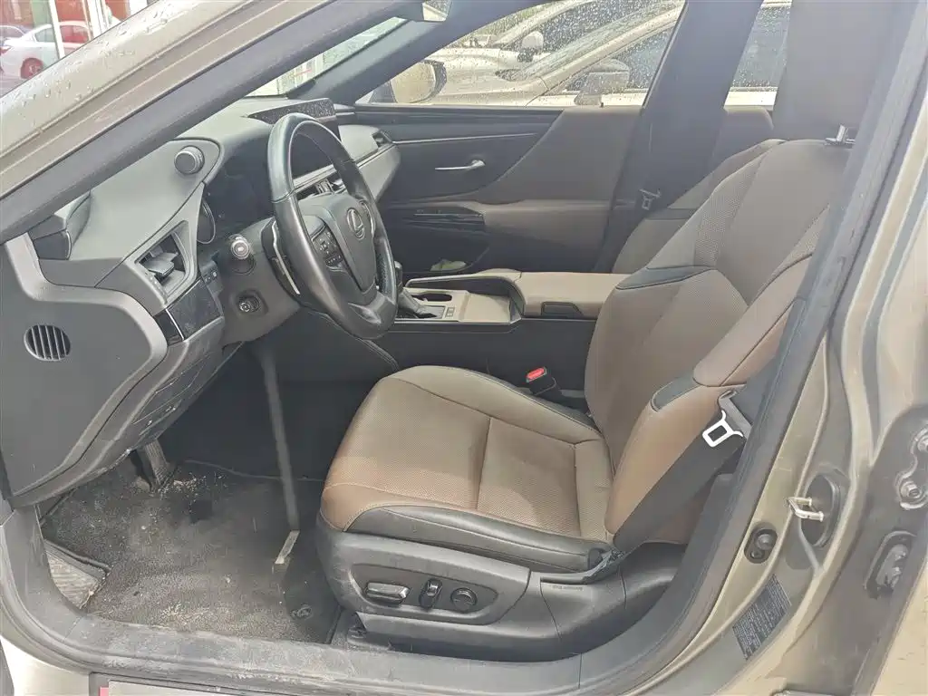 Lexus ES 2023 260
