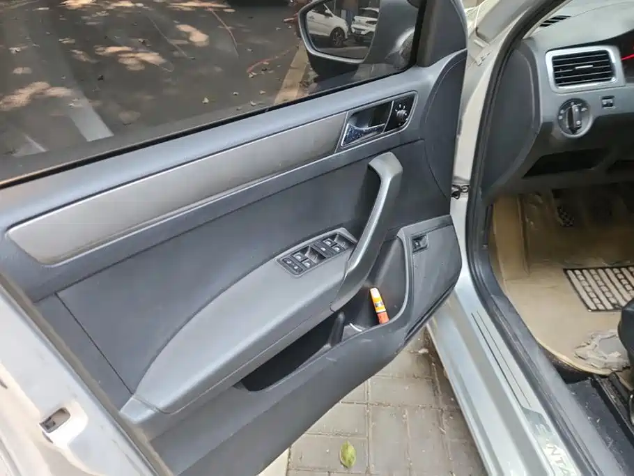 Volkswagen Santana — миниатюра 7
