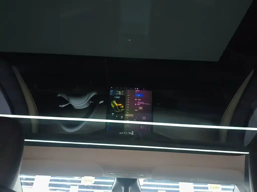 Tesla Model Y — миниатюра 18