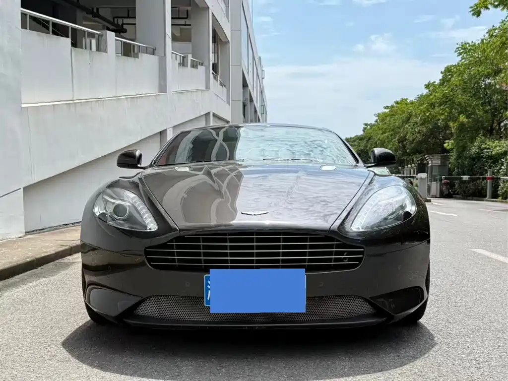 Aston Martin DB9 — миниатюра 10