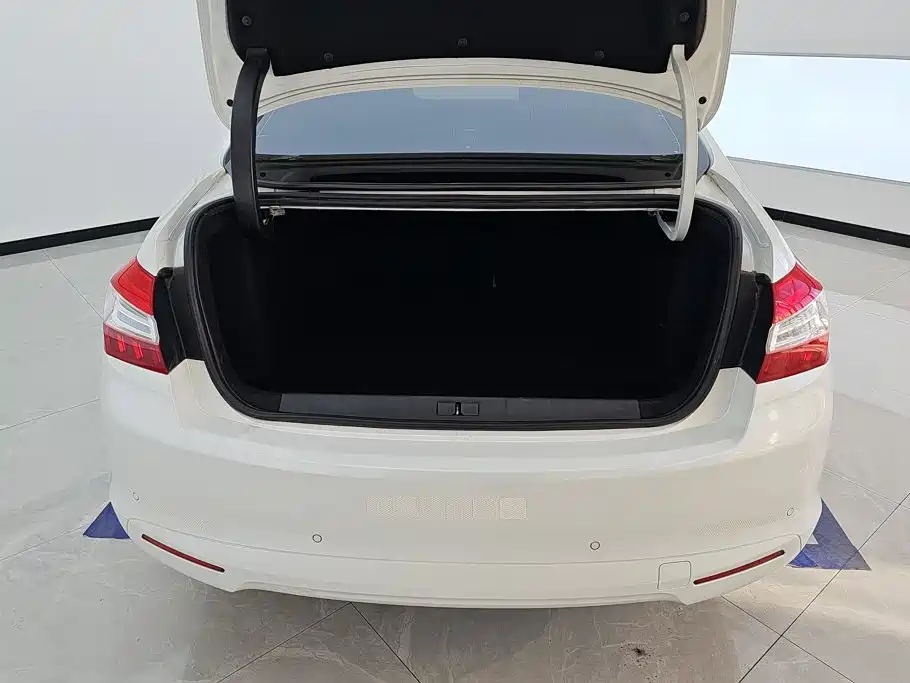Peugeot 408 — миниатюра 4